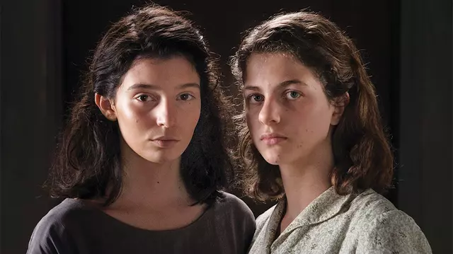 De luni, 19 noiembrie, HBO începe difuzarea noului serial „Prietena mea genială”, adaptarea pentru televiziune a celebrei serii de romane