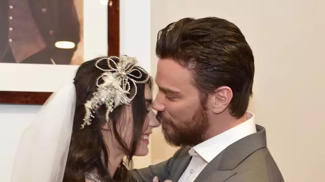 Burcu Kıratlı s-a căsătorit cu alesul inimii ei, Sinan Akçıl