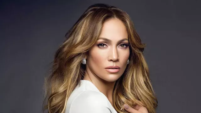 FOTO. Jennifer Lopez arată impecabil în costum de baie, pe platourile de filmare ale peliculei „Hustlers”