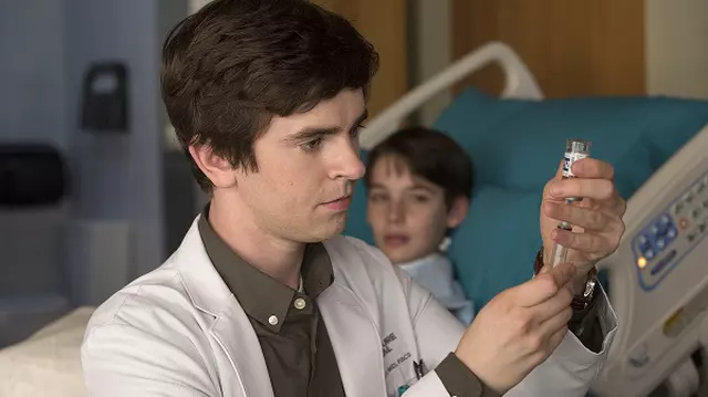 Serialul „Doctorul cel bun” (The Good Doctor), cu Freddie Highmore în rol principal are premiera pe 3 octombrie, la AXN