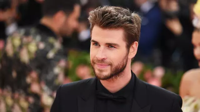 FOTO. Liam Hemsworth are o nouă iubită. Ce femeie a înlocuit-o pe Miley Cyrus