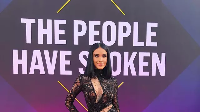 GALERIE FOTO. Adelina Pestrițu a strălucit pe covorul roșu de la Los Angeles, la  E! People’s Choice Awards