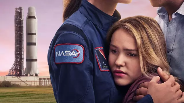 Netflix lansează trailerul noului serial „Away”, cu Hilary Swank