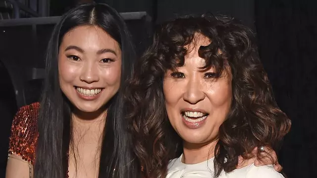 Sandra Oh şi Awkwafina vor fi surori într-o comedie Netflix