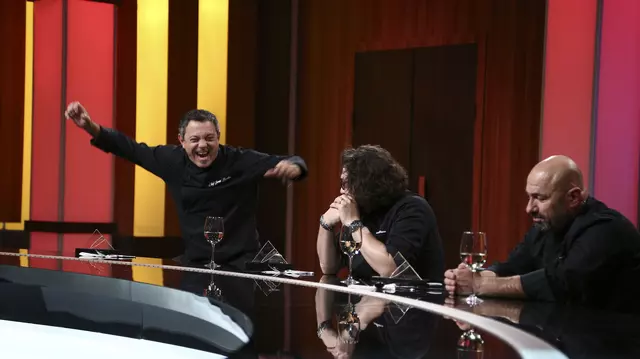 O concurentă de la „Chefi la cuțite” îl lasă pe Chef Scărlătescu fără cuvinte: „Nu a fost niciodată așa o tensiune în platou”