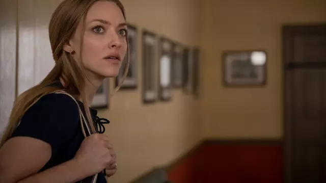 Pe Amanda Seyfried o putem vedea de azi pe Netflix, în provocatoarea dramă horror „Cele auzite și văzute”