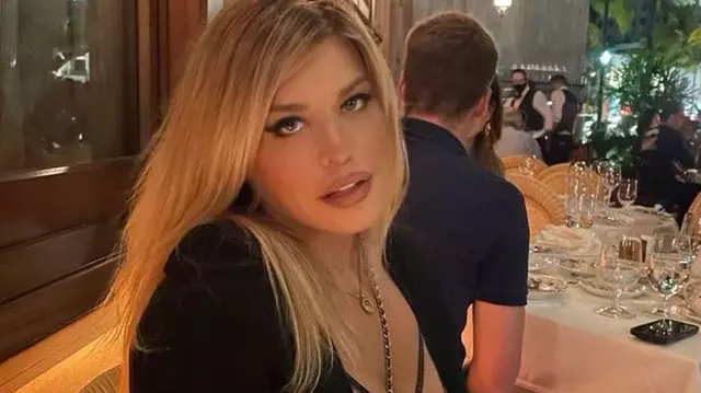 Loredana Groza, la plimbare prin Miami, într-o bustieră transparentă