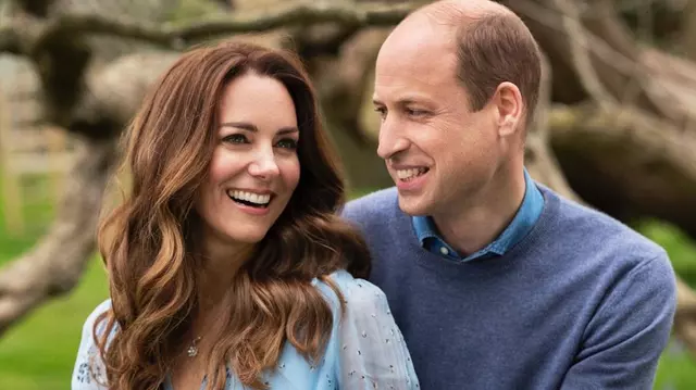 Ducii de Cambridge alături de cei trei copii în imaginea oficială de pe felicitarea de Crăciun