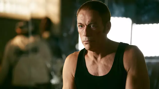 Jean-Claude Van Damme ne dă întâlnire la Netflix, în comedia „Ultimul mercenar”