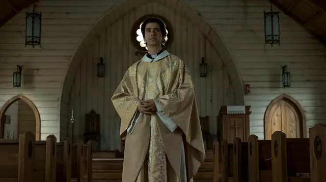 „Slujba de la miezul nopții” – un nou coșmar semnat de Mike Flanagan disponibil pe Netflix