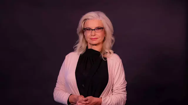 „Luminiţa de la miezul nopţii”, o nouă emisiune la TVR 2. Când va avea loc premiera