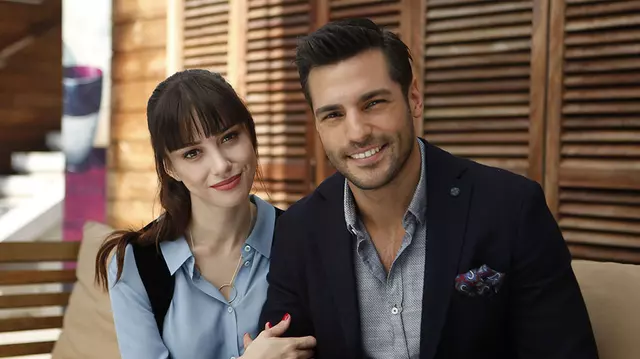 Actorii turci Özge Gürel și Serkan Çayoğlu se vor căsători. Când va avea loc fericitul eveniment