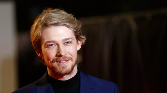 Joe Alwyn („Favorita”) și Margaret Qualley („Menajera”) joacă împreună într-un film nou, „The Stars At Noon”