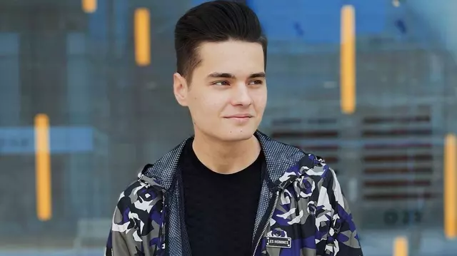 Ce a făcut Selly cu primii bani câștigați. Ce sumă imensă a primit pentru un contract de imagine