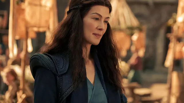 Rosamund Pike, despre serialul momentului de la Amazon Prime Video. Ce sacrificii a făcut pentru a o interpreta pe Moiraine în „Roata Timpului”
