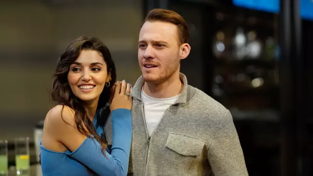 Hande Erçel și Kerem Bürsin, actorii din „Dragostea plutește în aer”, s-au despărțit. Care este motivul
