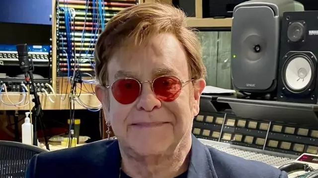 Decizia de ultimă oră luată de Elton John după ce a fost confirmat cu Covid-19. „Îmi pare foarte rău”