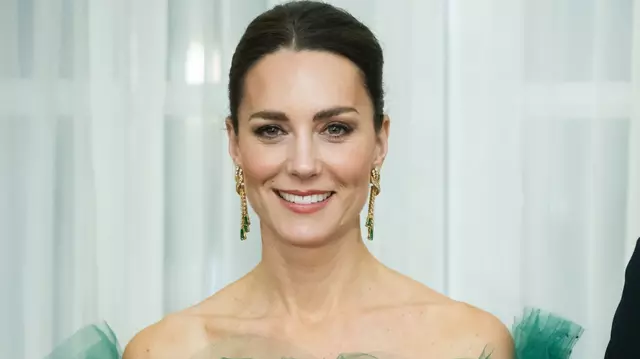 Cum a omagiat-o Kate Middleton pe Prințesa Diana în Jamaica. Detaliul ascuns al ținutei sale fabuloase