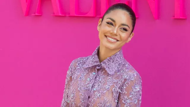 Vanessa Hudgens a atras toate privirile la show-ul Valentino. A îmbrăcat o rochie scurtă și transparentă