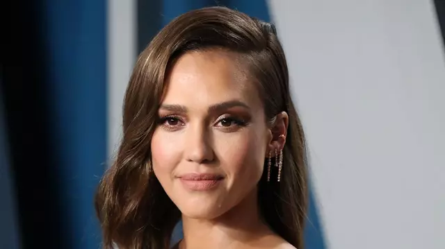 Jessica Alba revine la actorie. Actrița va fi vedeta serialului Netflix „Confessions on 7:45”