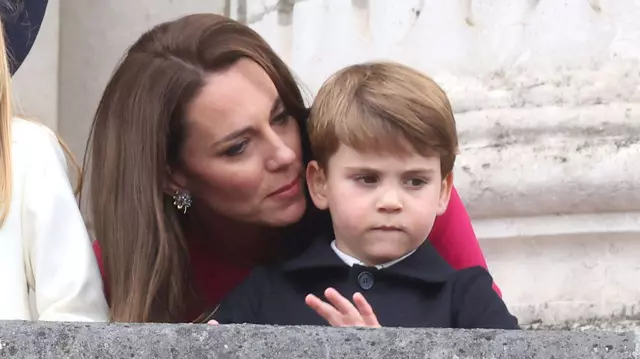 Există o explicație! Care e simpaticul motiv pentru care prințul Louis n-a stat locului la Jubileul Reginei