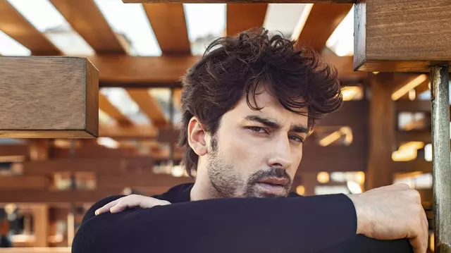 Ce face acum Alp Navruz, Cenk din serialul „Ține-mă de mână!”. Actorul turc o ia pe urmele lui Tom Cruise