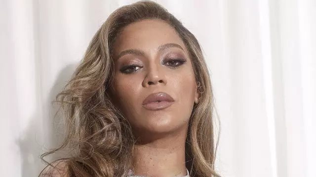 Beyoncé, album nou după 6 ani de absență. Artista apare aproape goală pe coperta viitorului album