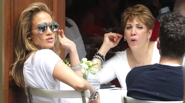 Ce părere are mama lui Jennifer Lopez despre noul ei ginere, Ben Affleck