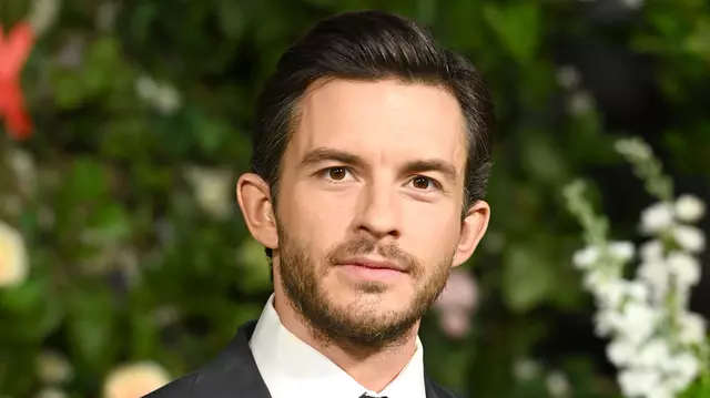 Starul din „Bridgerton”, Jonathan Bailey, va juca alături de Matt Bomer într-un nou serial. Ce se știe până acum