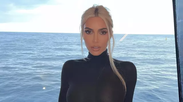 Kim Kardashian a dezvăluit că și-a făcut recent o procedură dureroasă de remodelare a stomacului