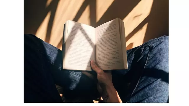 3 cărți scrise de Colleen Hoover pe care le poți comanda de la BOOKZONE