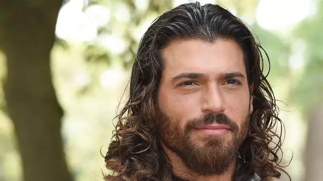 Can Yaman a dispărut de pe rețelele sociale! Filmările pentru „El Turco”, serial original Disney Plus, au fost oprite