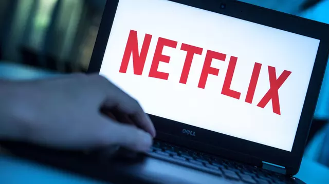 Netflix cu reclame se lansează în noiembrie. Cât costă noul tip de abonament și care sunt dezavantajele