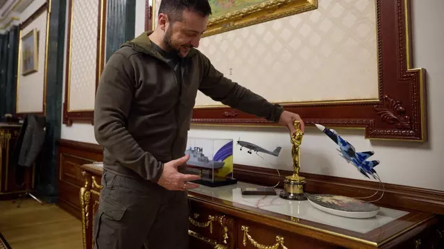 Oscarul a ajuns în Ucraina. De la cine a primit președintele Zelenski mult râvnita statuetă
