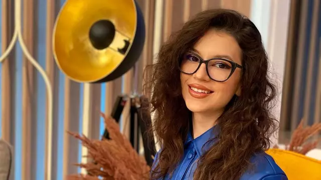 Cleopatra Stratan, nevoită să poarte ochelari tot restul vieții. Ce diagnostic a primit atunci când avea doar doi ani