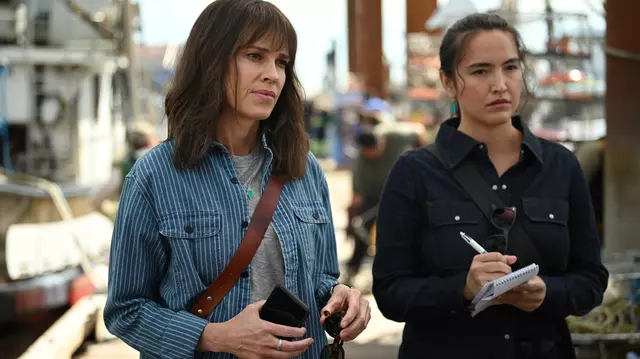 „Alaska Daily”, un super serial cu Hilary Swank, este disponibil pe Disney Plus