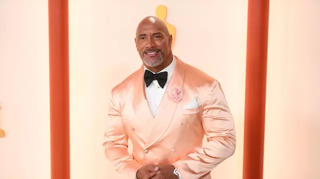 Dwayne Johnson, transformare totală. Cum l-au machiat fiicele sale. „Cele două tornade ale mele râd incontrolabil”