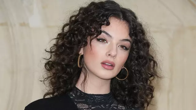 Deva Cassel, rol principal în miniseria „Ghepardul” de pe Netflix. Fiica Monicăi Bellucci s-a îndrăgostit chiar pe platoul de filmare