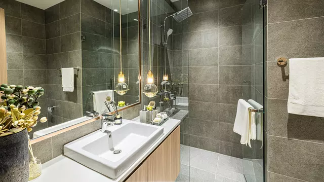 Din ce materiale sunt realizate cabinele de duș moderne?