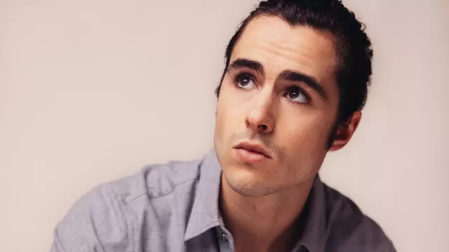 Ben Schnetzer a semnat pentru rolul celebrului dirijor român Sergiu Celibidache în filmul „Cravata galbenă”, în locul lui Rupert Friend