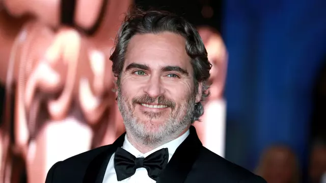 Primele imagini cu Joaquin Phoenix în rolul lui Napoleon din filmul cu același nume. Când este premiera