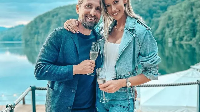 Gabriela Prisăcariu și Dani Oțil se căsătoresc religios în weekend. Prima imagine cu rochia de mireasă
