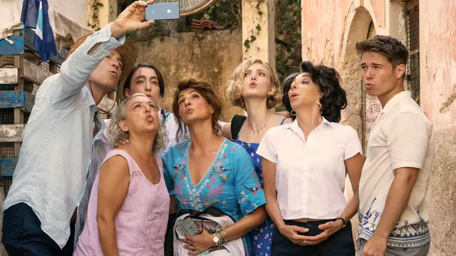 Review „Nuntă à la grec 3”. Grecia, o continuă surpriză în noul film cu Nia Vardalos și John Corbett