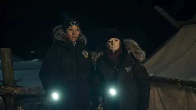 Serialul „True Detective” a revenit la HBO cu sezonul 4. Ce știm despre episoadele din „Țara nopții”