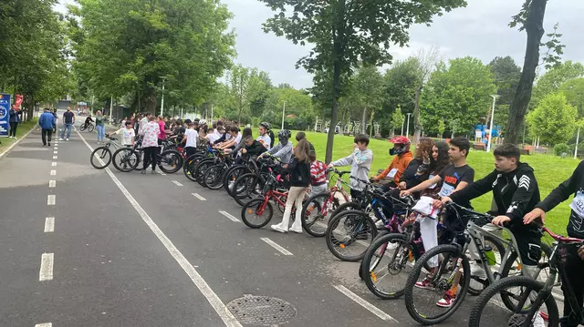 Concurs de educație rutieră pentru copiii din Capitală. Elevii, învățați să aibă un comportament responsabil pe stradă
