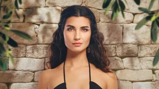 „Un alt sine” a revenit pe Netflix cu sezonul 2. Ce se întâmplă în noile episoade ale serialului cu Tuba Büyüküstün în rolul principal