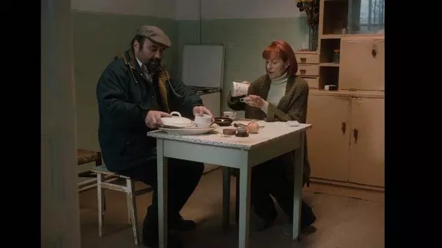 CRONICĂ. După succesul extraordinar de la Veneția, filmul „Anul Nou care n-a fost” este pe primul loc în preferințele spectatorilor din România