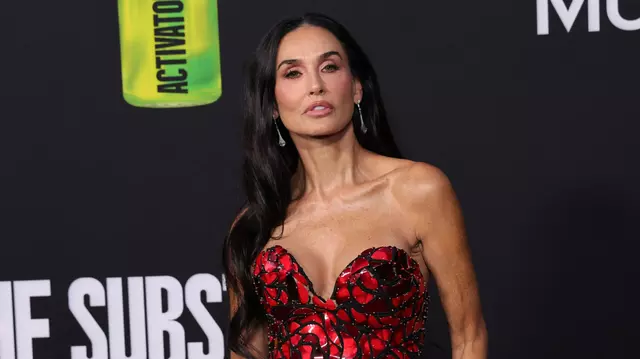 Demi Moore și fiicele ei, fermecătoare pe covorul roșu. Cum au apărut împreună la premiera filmului „The Substance”