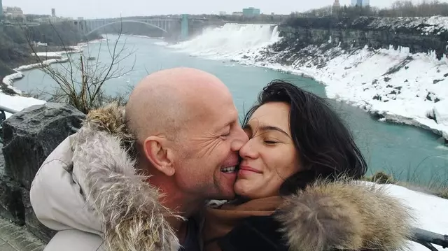 Emma Heming, declarație de dragoste pentru Bruce Willis de Ziua Îndrăgostiților. Soția actorului impresionează fanii cu amintiri prețioase de familie