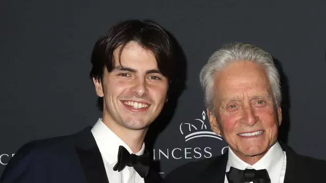 Fiul actorilor Catherine Zeta-Jones și Michael Douglas debutează în cinematografie. Ce rol va juca Dylan Douglas